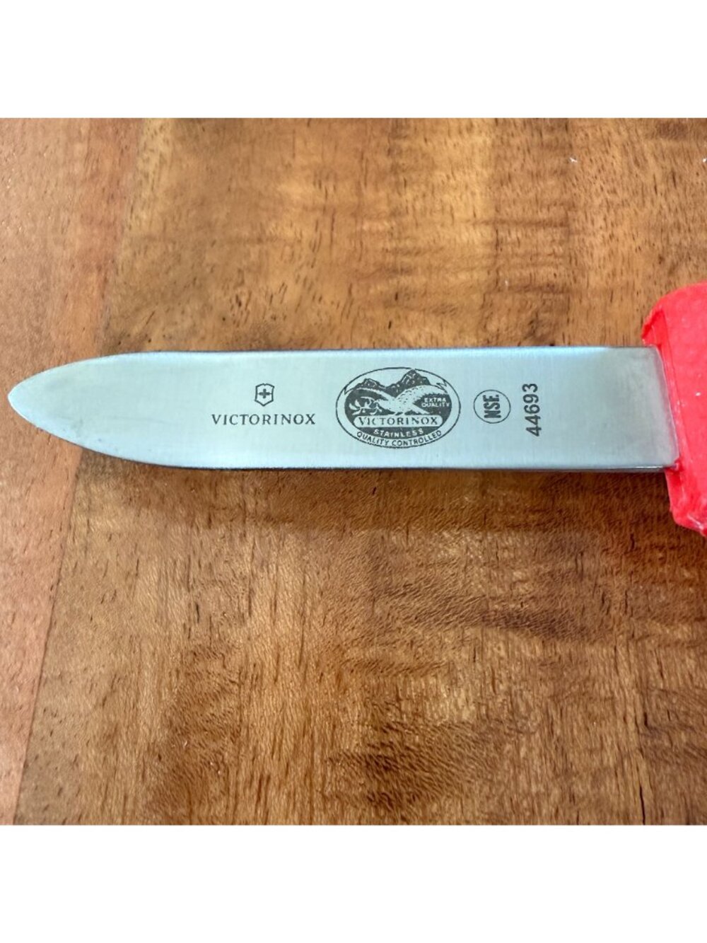 Victorinox 44693 New Haven Style Oyster Knife Red SuperGrip Handle NSF Swiss - Picture 3 of 3